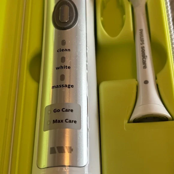Philips Sonicare Toothbrush with Lime Green Case. NEVER USED